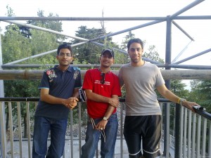 שלושתנו מימין סיד אשו ואני