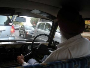 נהג מונית אופייני במומביי