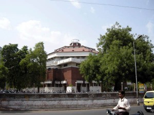 Town Hall תמונת צד